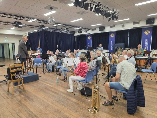 Eerste repetitie in het nieuwe oefenlokaal — foto 2