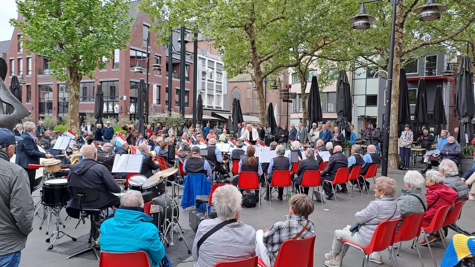 Optreden bevrijdingsfeest Helmond-Centrum — foto 10
