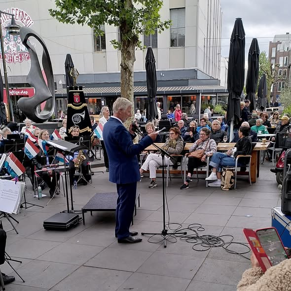 Optreden bevrijdingsfeest Helmond-Centrum — foto 1